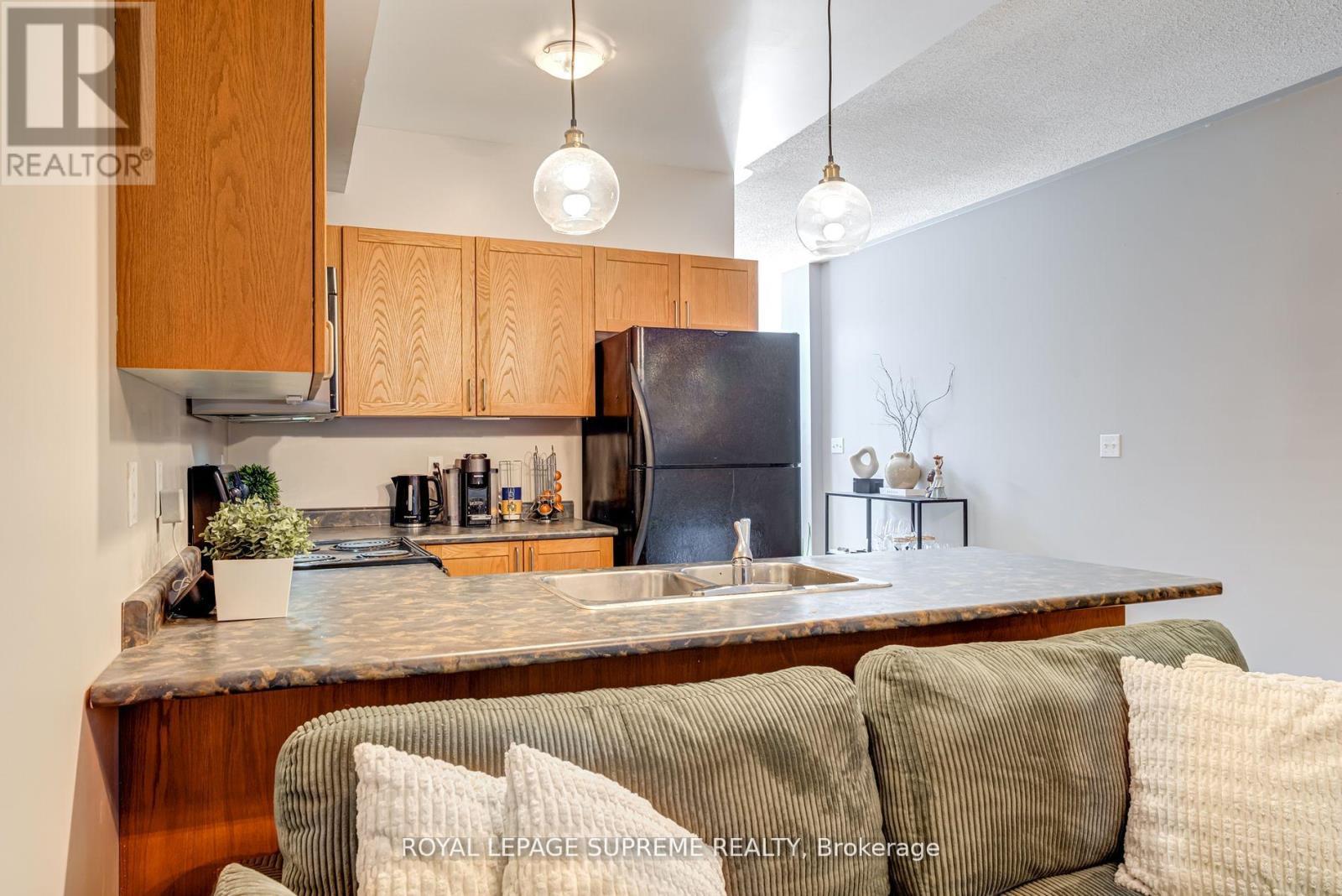 












184 WILTSHIRE AVENUE

,
Toronto,




Ontario
M6N5G2


