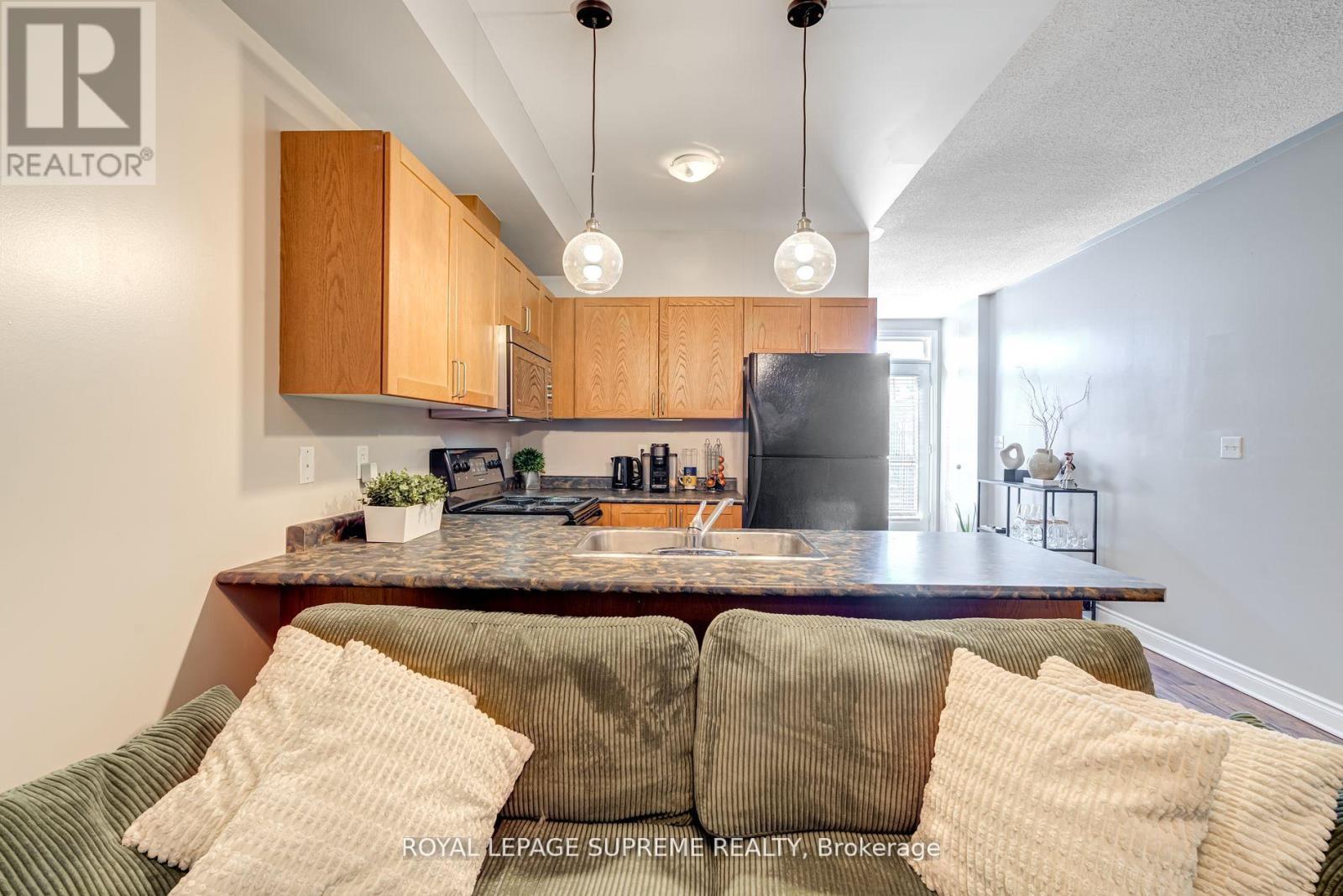 












184 WILTSHIRE AVENUE

,
Toronto,




Ontario
M6N5G2

