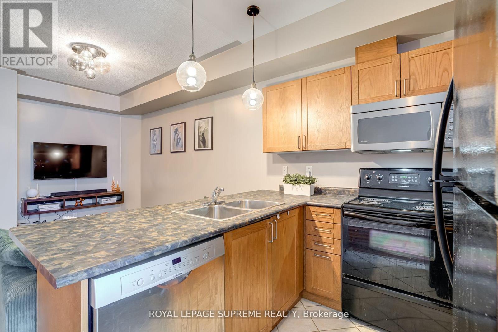 












184 WILTSHIRE AVENUE

,
Toronto,




Ontario
M6N5G2

