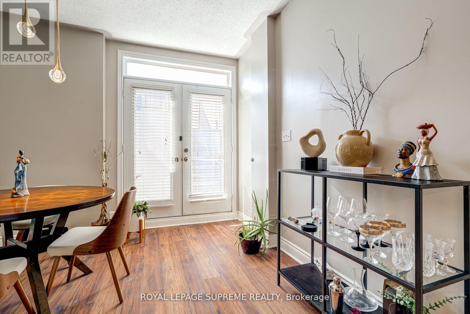 












184 WILTSHIRE AVENUE

,
Toronto,




Ontario
M6N5G2

