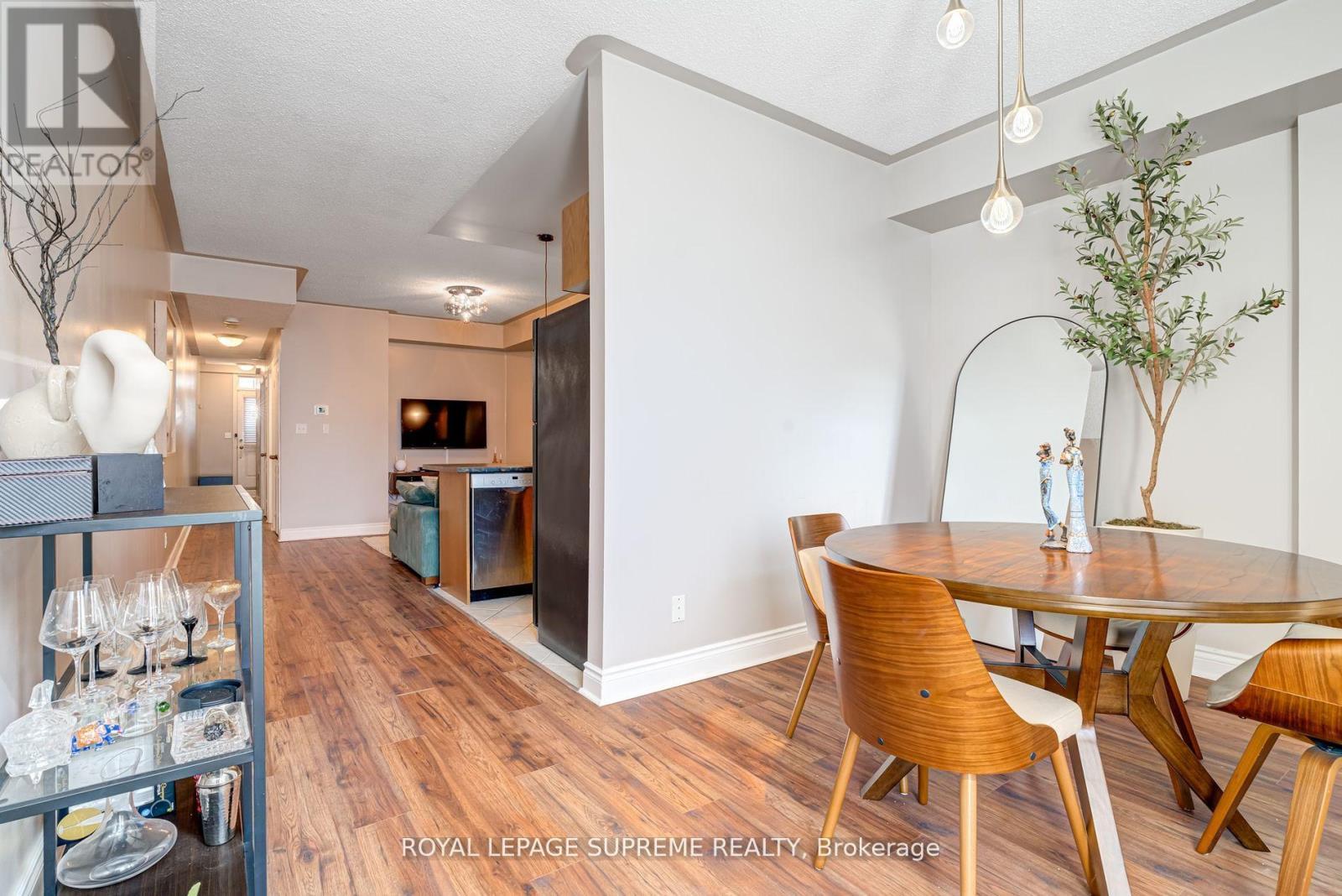 












184 WILTSHIRE AVENUE

,
Toronto,




Ontario
M6N5G2

