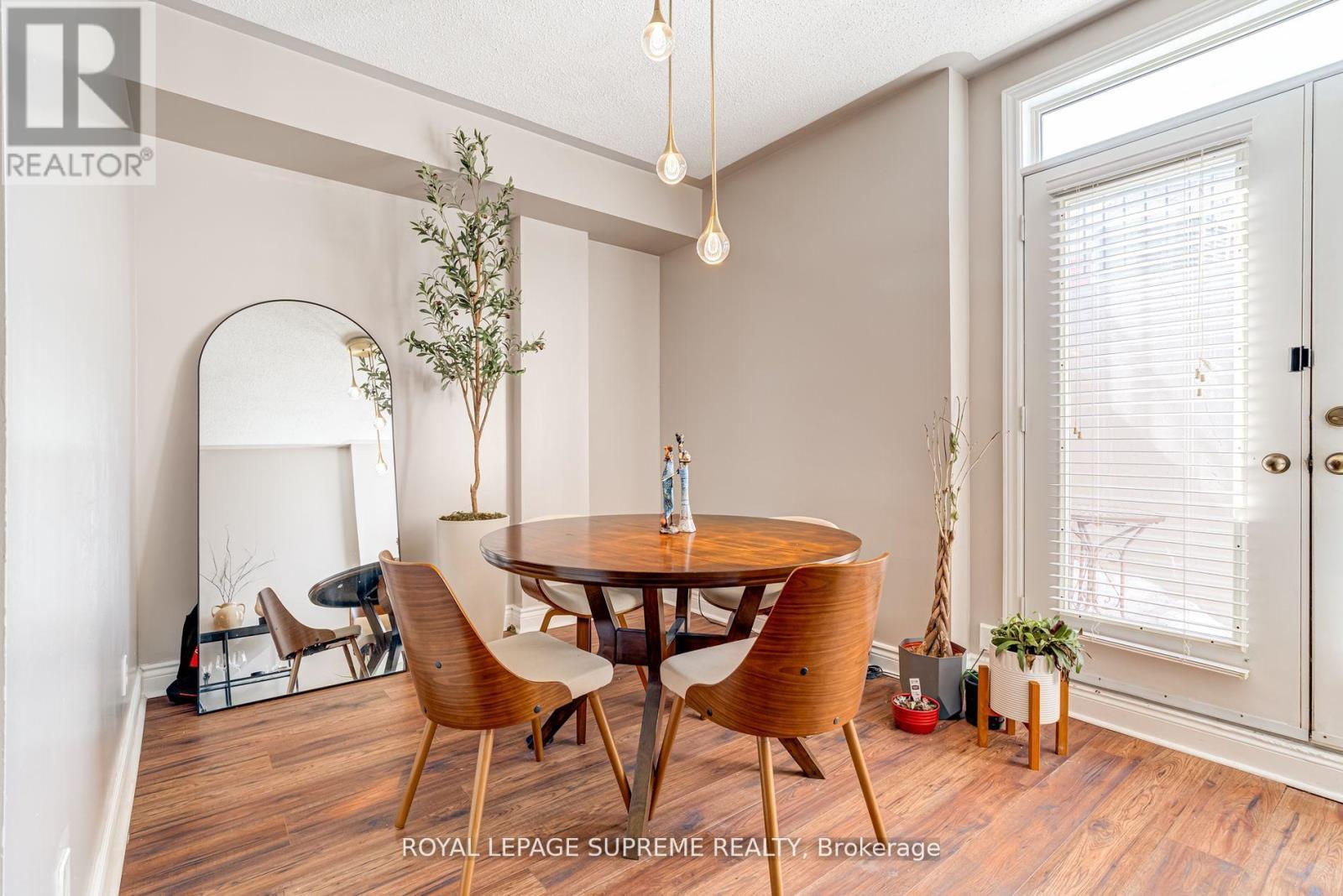 












184 WILTSHIRE AVENUE

,
Toronto,




Ontario
M6N5G2

