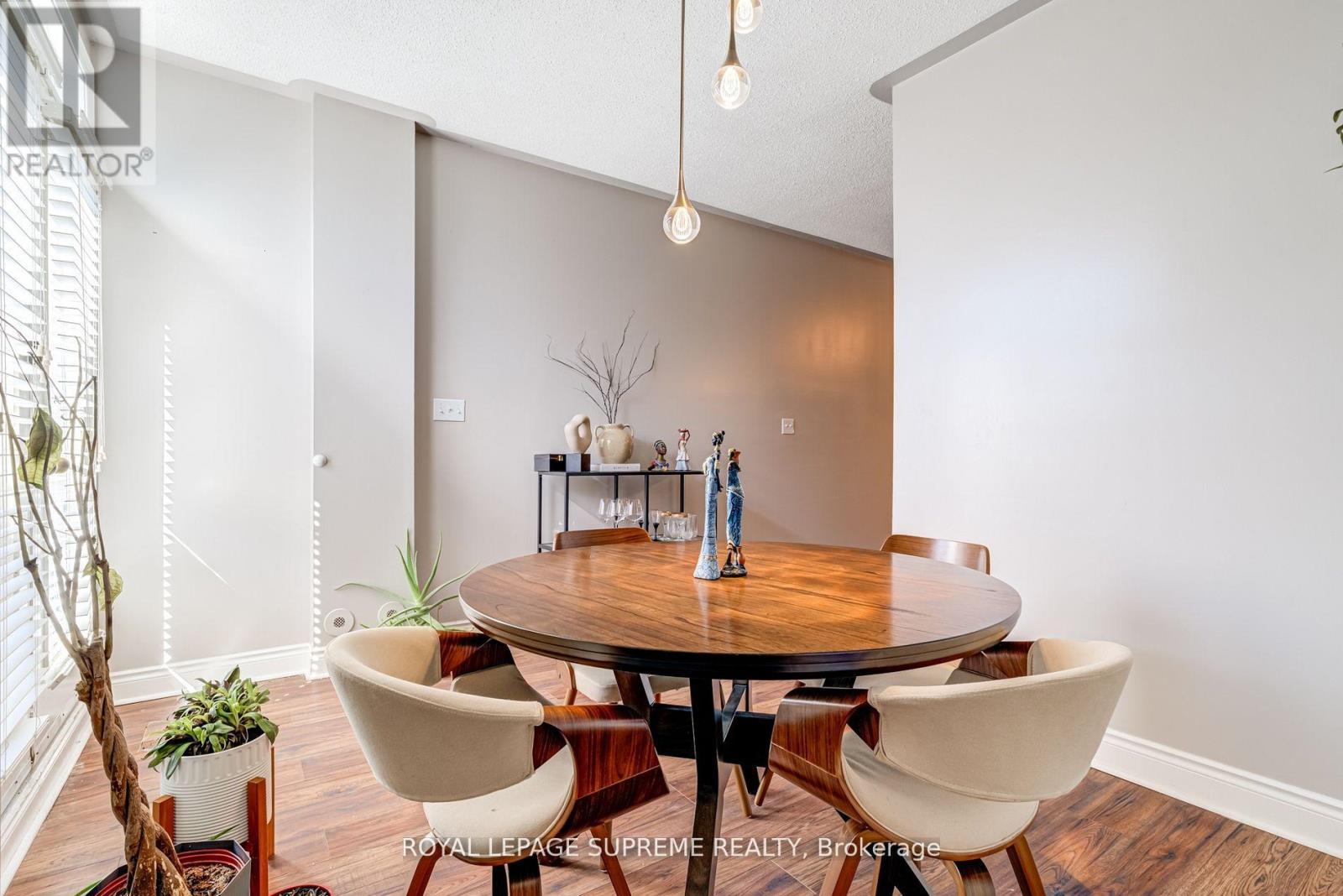 












184 WILTSHIRE AVENUE

,
Toronto,




Ontario
M6N5G2

