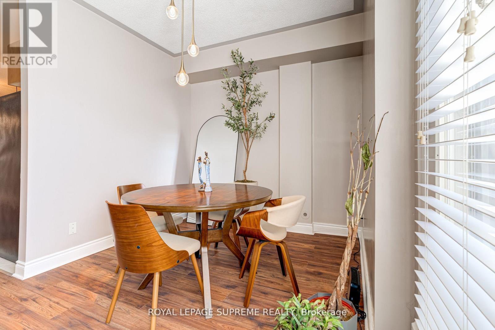 












184 WILTSHIRE AVENUE

,
Toronto,




Ontario
M6N5G2

