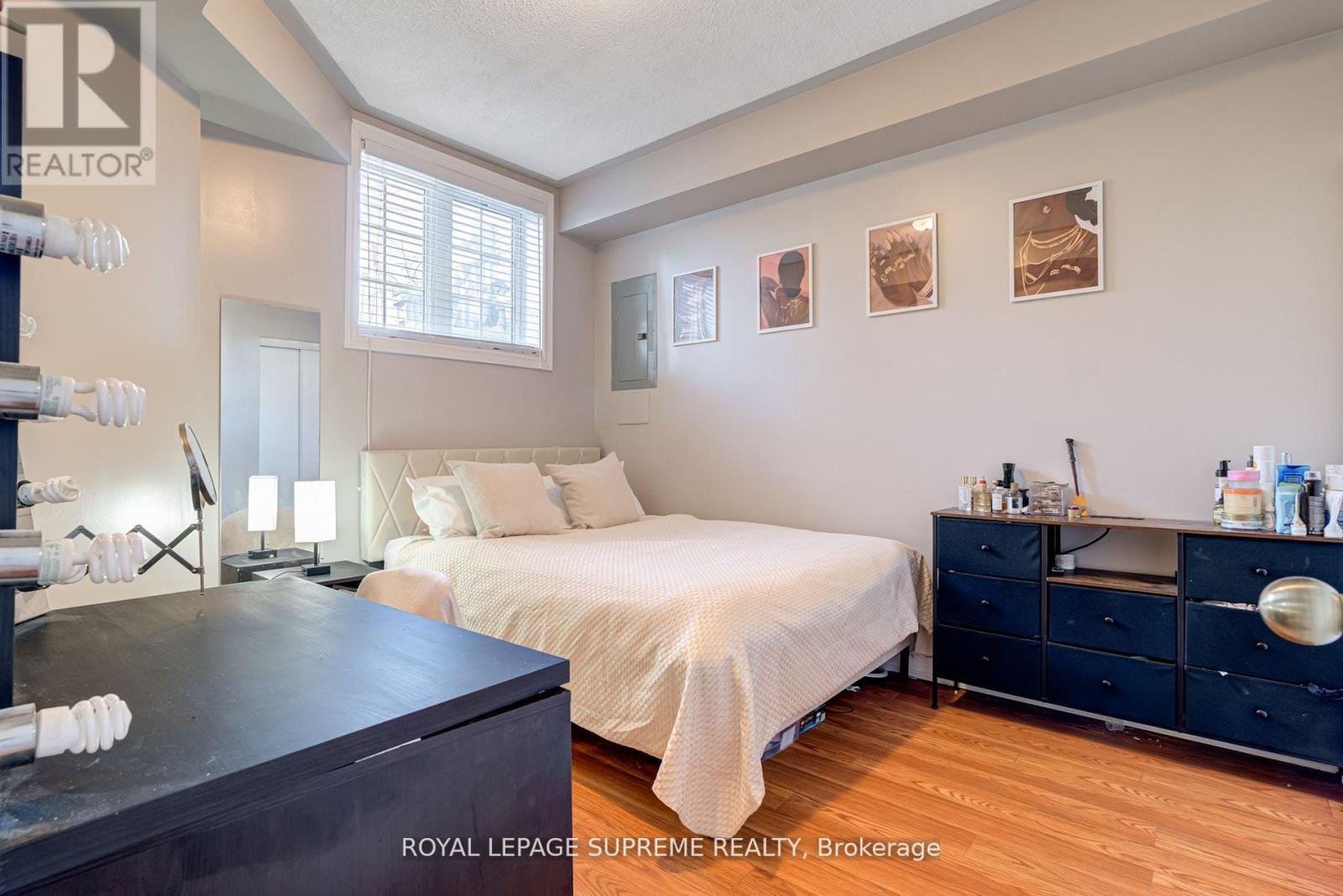 












184 WILTSHIRE AVENUE

,
Toronto,




Ontario
M6N5G2

