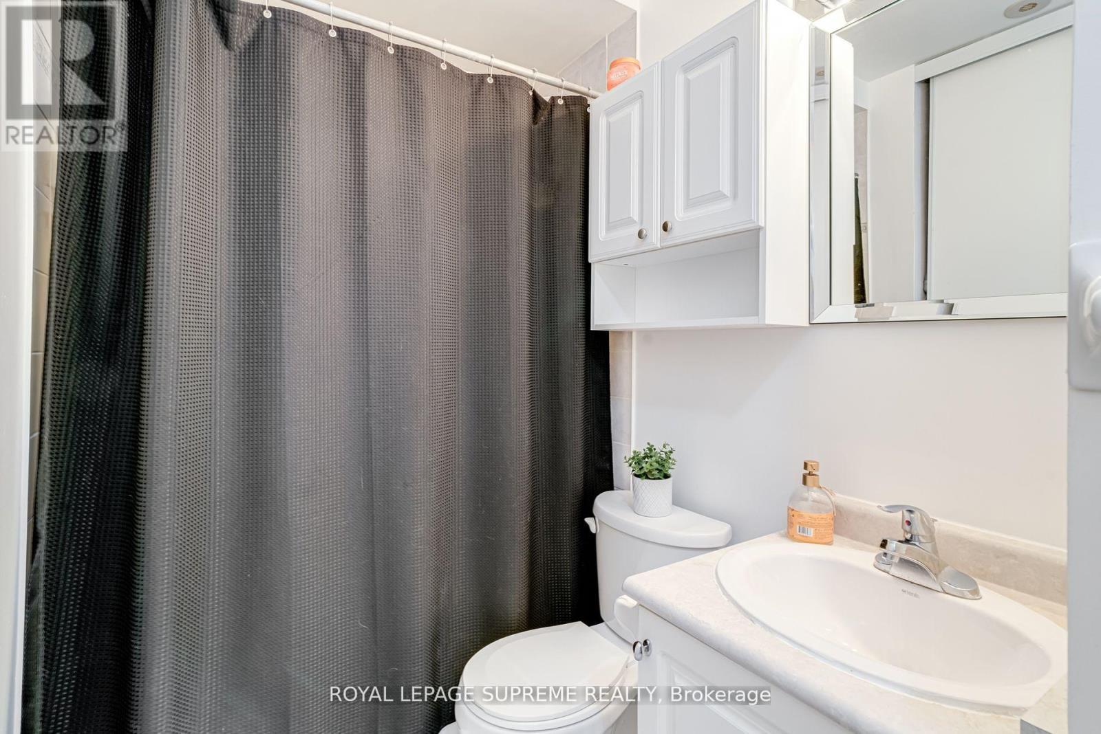 












184 WILTSHIRE AVENUE

,
Toronto,




Ontario
M6N5G2

