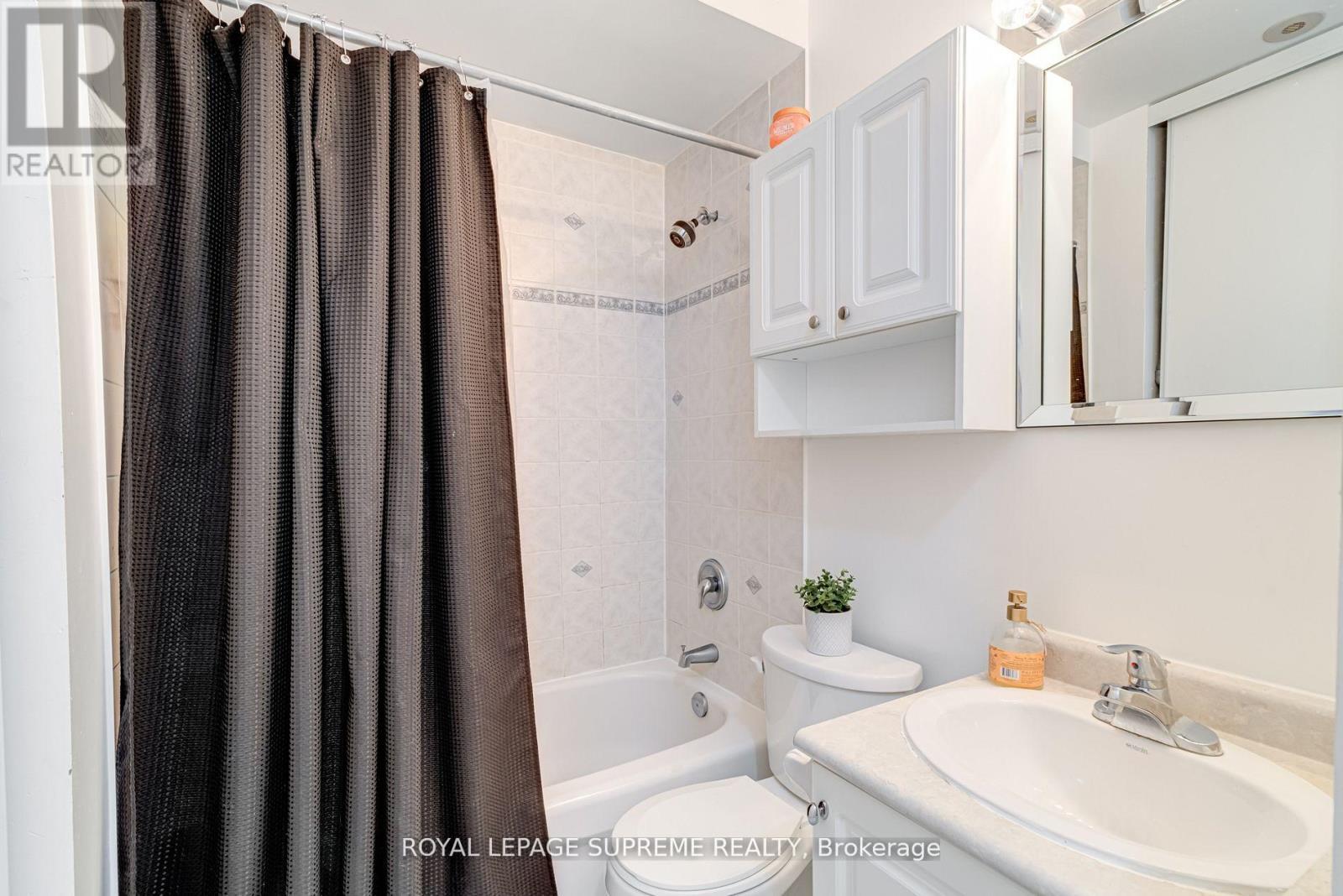 












184 WILTSHIRE AVENUE

,
Toronto,




Ontario
M6N5G2

