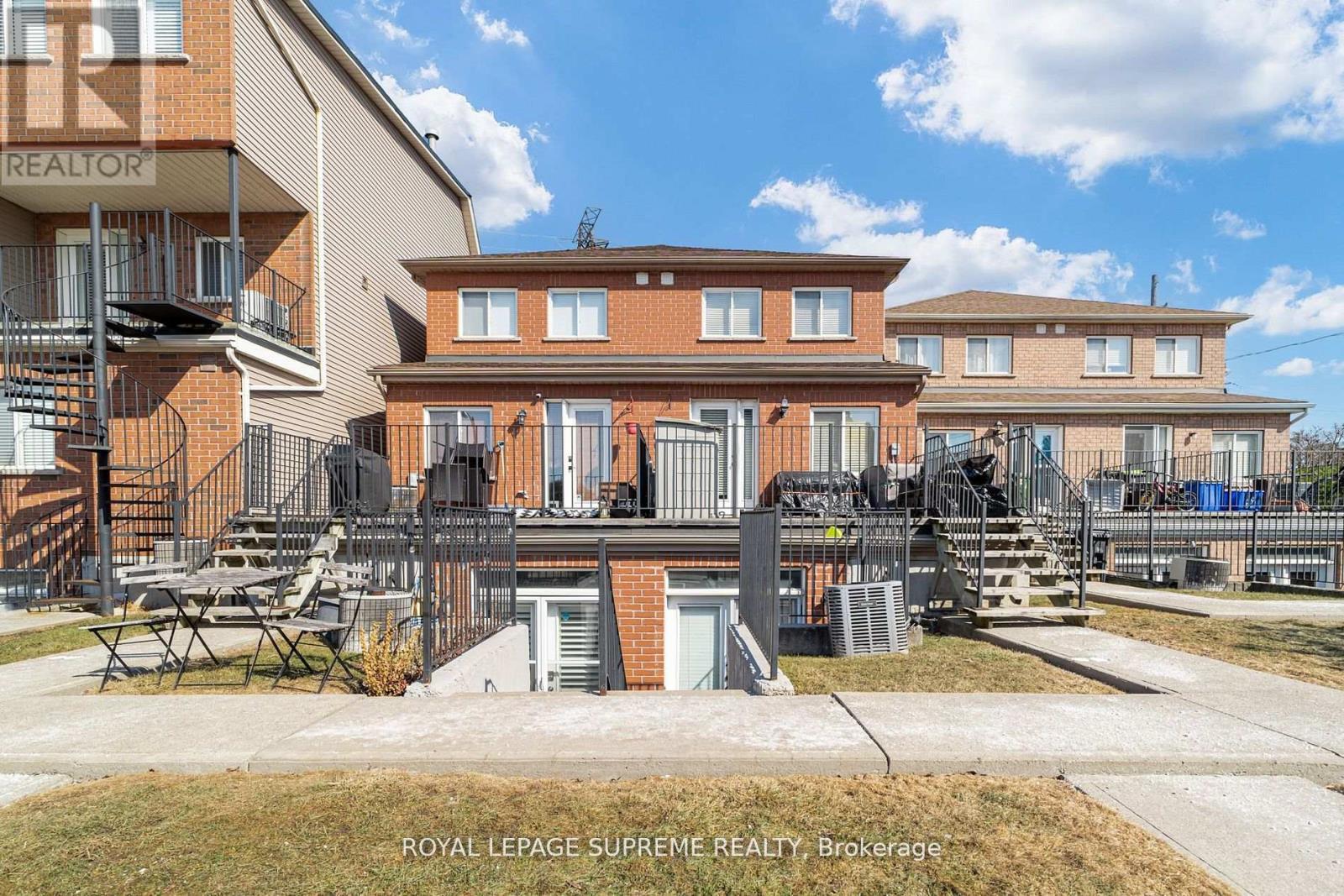 












184 WILTSHIRE AVENUE

,
Toronto,




Ontario
M6N5G2

