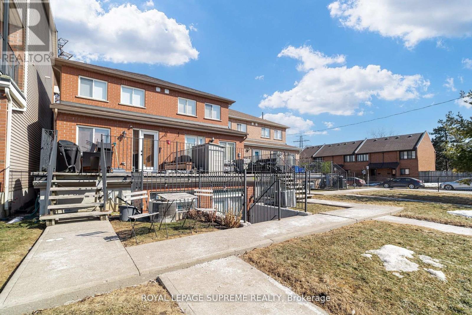 












184 WILTSHIRE AVENUE

,
Toronto,




Ontario
M6N5G2

