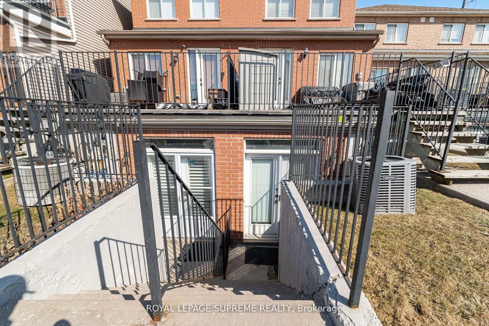 












184 WILTSHIRE AVENUE

,
Toronto,




Ontario
M6N5G2

