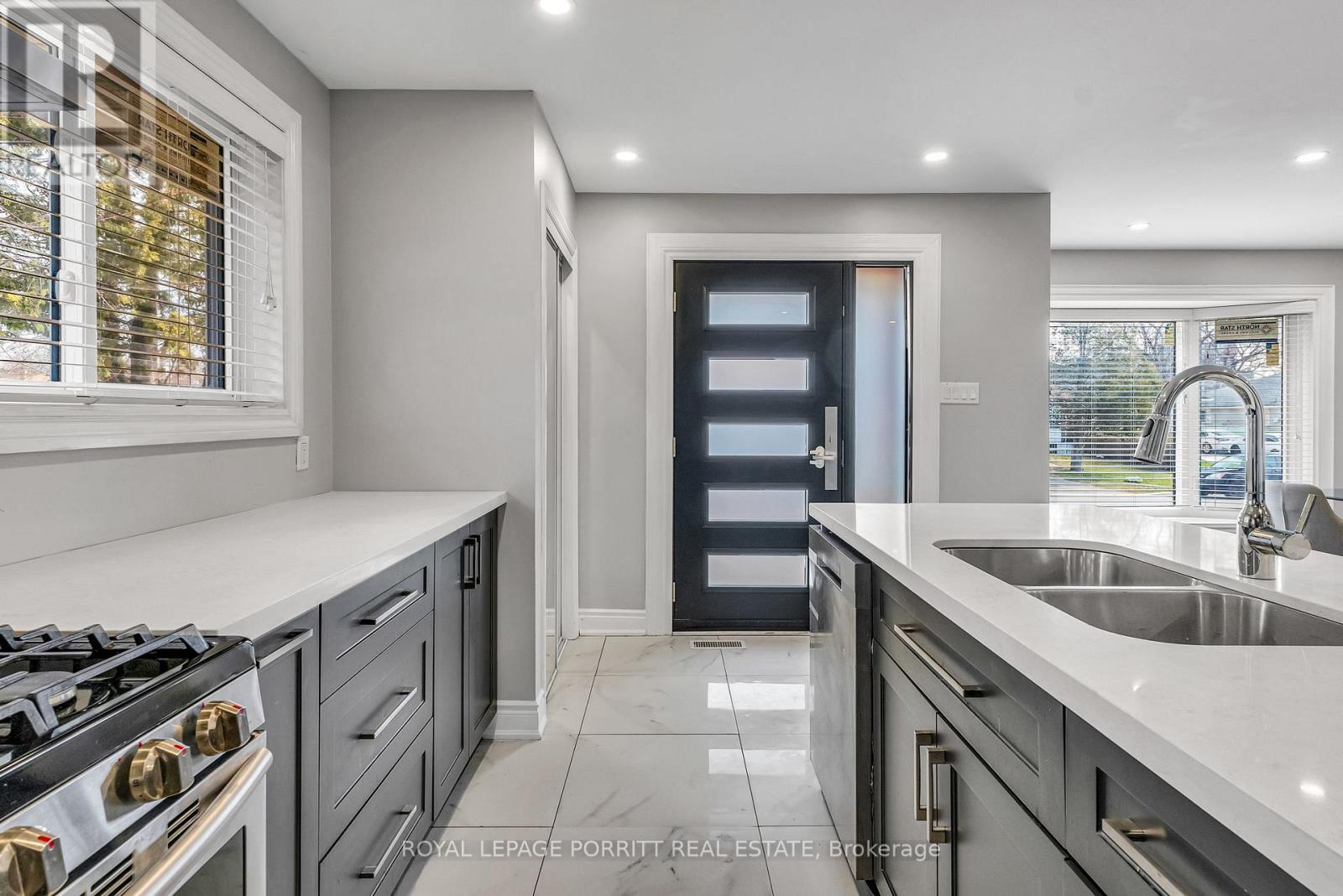 












14 ALBION CRESCENT

,
Brampton,




Ontario
L6T1L4

