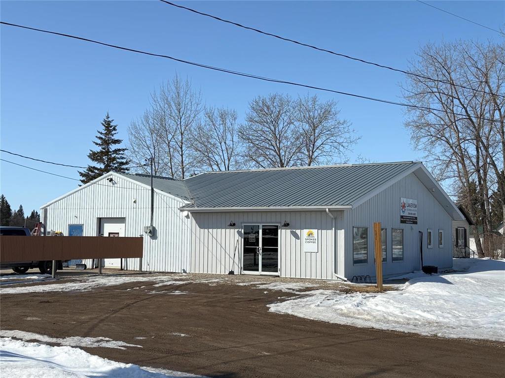 












906 South Railway Avenue

,
Shoal Lake,




Manitoba
R0J1Z0

