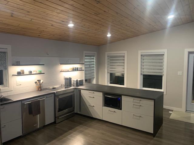 












906 South Railway Avenue

,
Shoal Lake,




Manitoba
R0J1Z0


