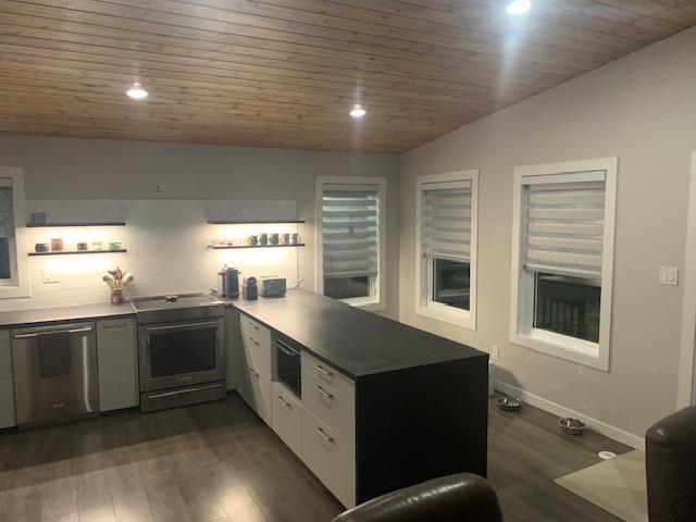 












906 South Railway Avenue

,
Shoal Lake,




Manitoba
R0J1Z0

