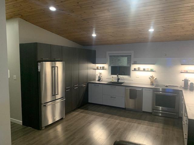 












906 South Railway Avenue

,
Shoal Lake,




Manitoba
R0J1Z0

