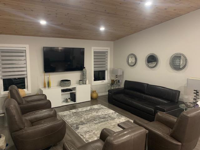 












906 South Railway Avenue

,
Shoal Lake,




Manitoba
R0J1Z0

