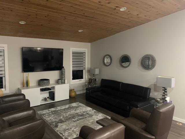 












906 South Railway Avenue

,
Shoal Lake,




Manitoba
R0J1Z0


