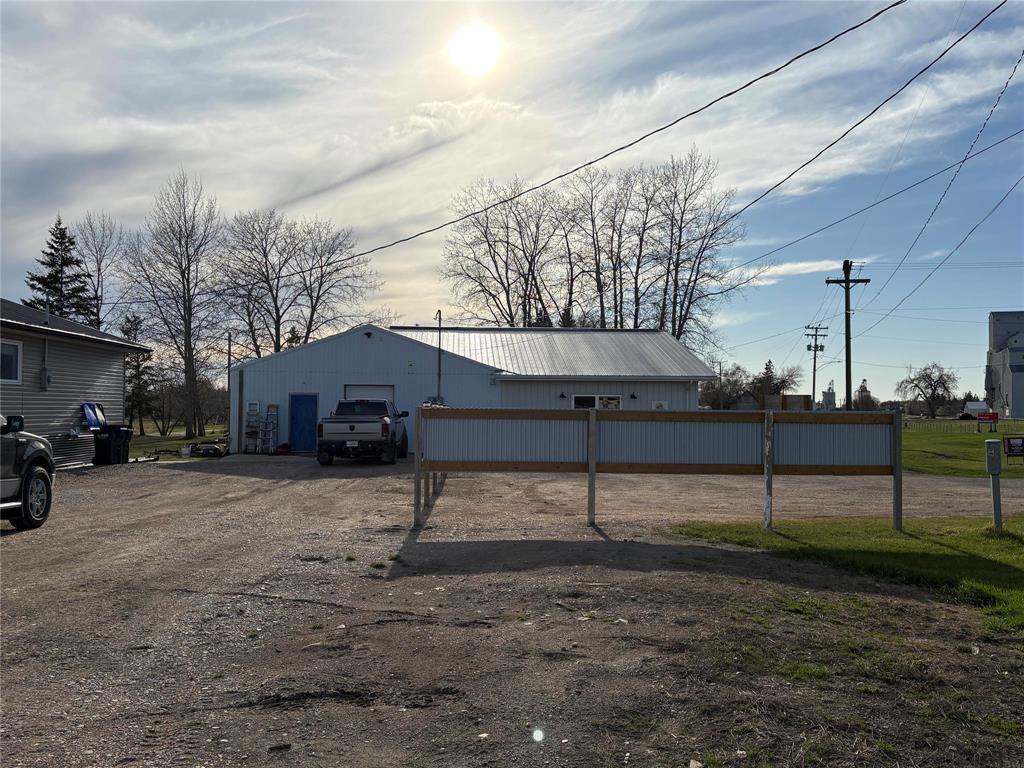 












906 South Railway Avenue

,
Shoal Lake,




Manitoba
R0J1Z0

