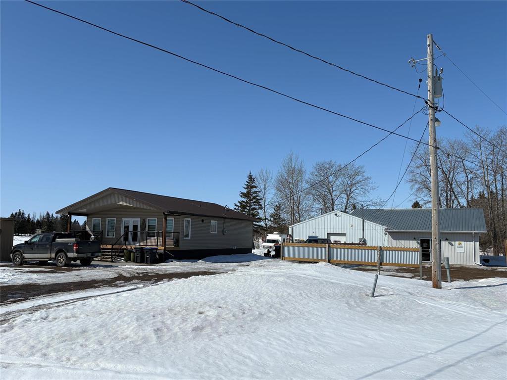 












906 South Railway Avenue

,
Shoal Lake,




Manitoba
R0J1Z0

