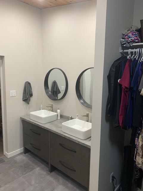 












906 South Railway Avenue

,
Shoal Lake,




Manitoba
R0J1Z0

