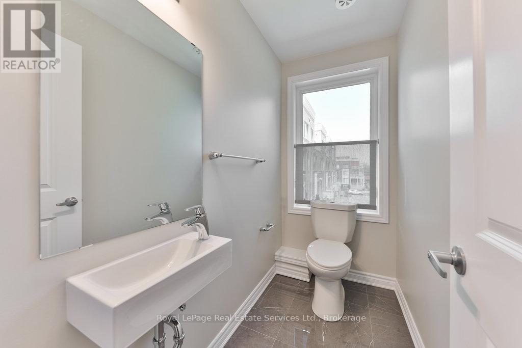 












14 - 3580 LAKE SHORE BOULEVARD W

,
Toronto (Long Branch),




Ontario
M8W1N6

