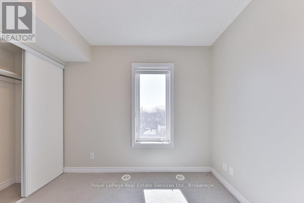 












14 - 3580 LAKE SHORE BOULEVARD W

,
Toronto (Long Branch),




Ontario
M8W1N6

