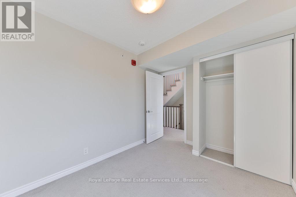 












14 - 3580 LAKE SHORE BOULEVARD W

,
Toronto (Long Branch),




Ontario
M8W1N6


