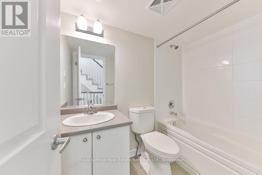 












14 - 3580 LAKE SHORE BOULEVARD W

,
Toronto (Long Branch),




Ontario
M8W1N6

