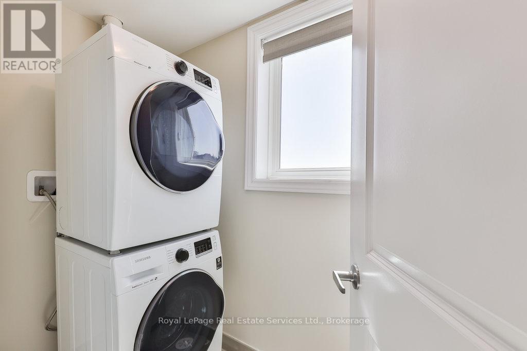 












14 - 3580 LAKE SHORE BOULEVARD W

,
Toronto (Long Branch),




Ontario
M8W1N6

