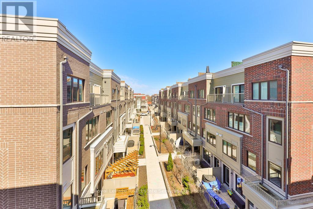 












14 - 3580 LAKE SHORE BOULEVARD W

,
Toronto (Long Branch),




Ontario
M8W1N6

