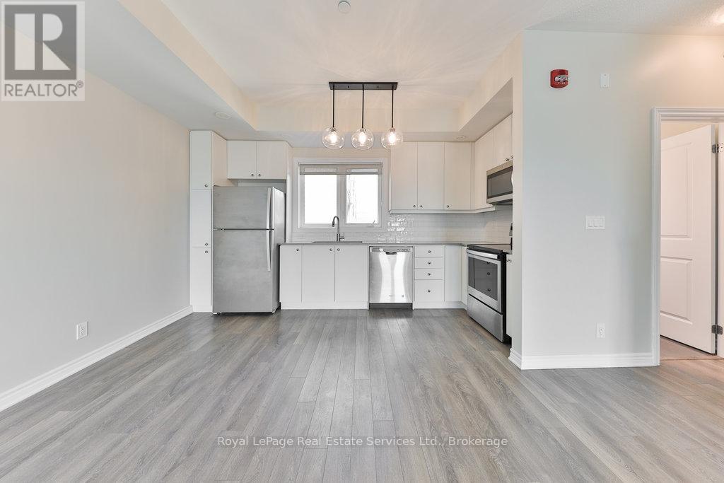 












14 - 3580 LAKE SHORE BOULEVARD W

,
Toronto (Long Branch),




Ontario
M8W1N6


