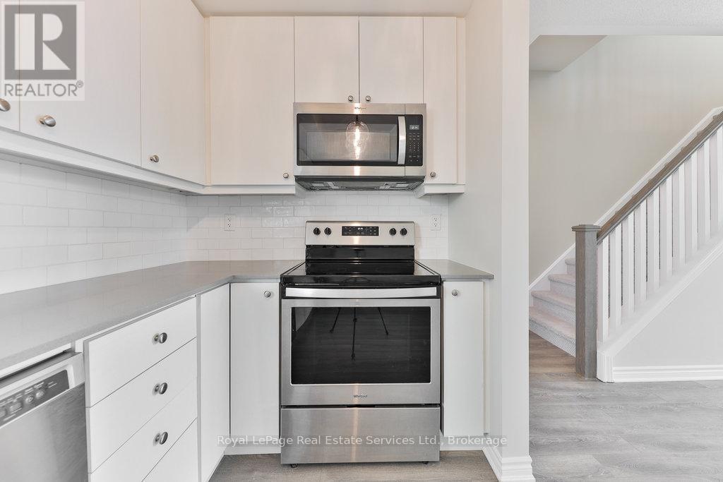 












14 - 3580 LAKE SHORE BOULEVARD W

,
Toronto (Long Branch),




Ontario
M8W1N6


