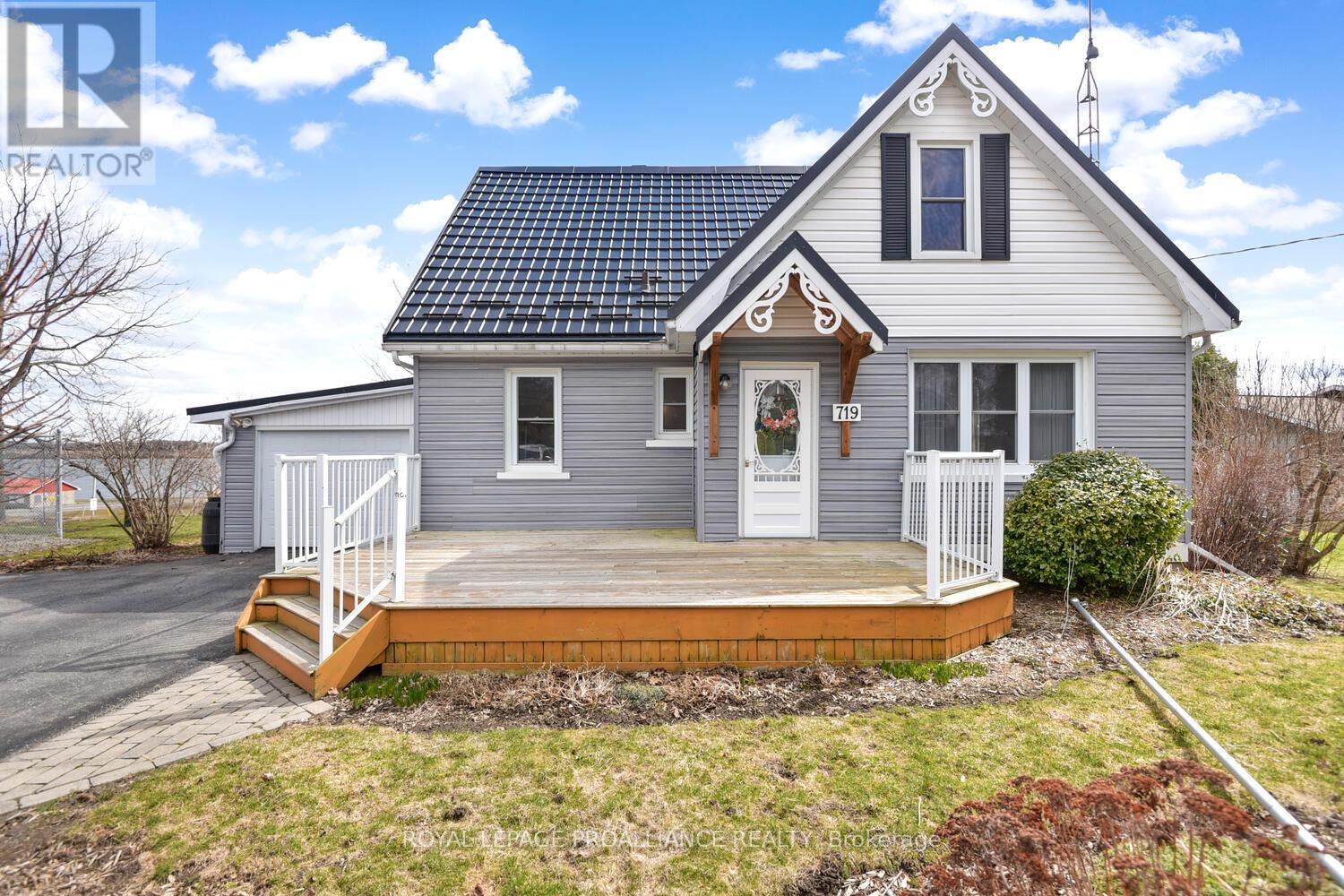 












719 COUNTY ROAD 2 ROAD

,
Edwardsburgh/Cardinal,




Ontario
K0E1E0

