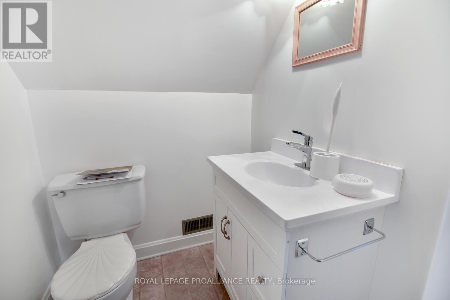 












719 COUNTY ROAD 2 ROAD

,
Edwardsburgh/Cardinal,




Ontario
K0E1E0

