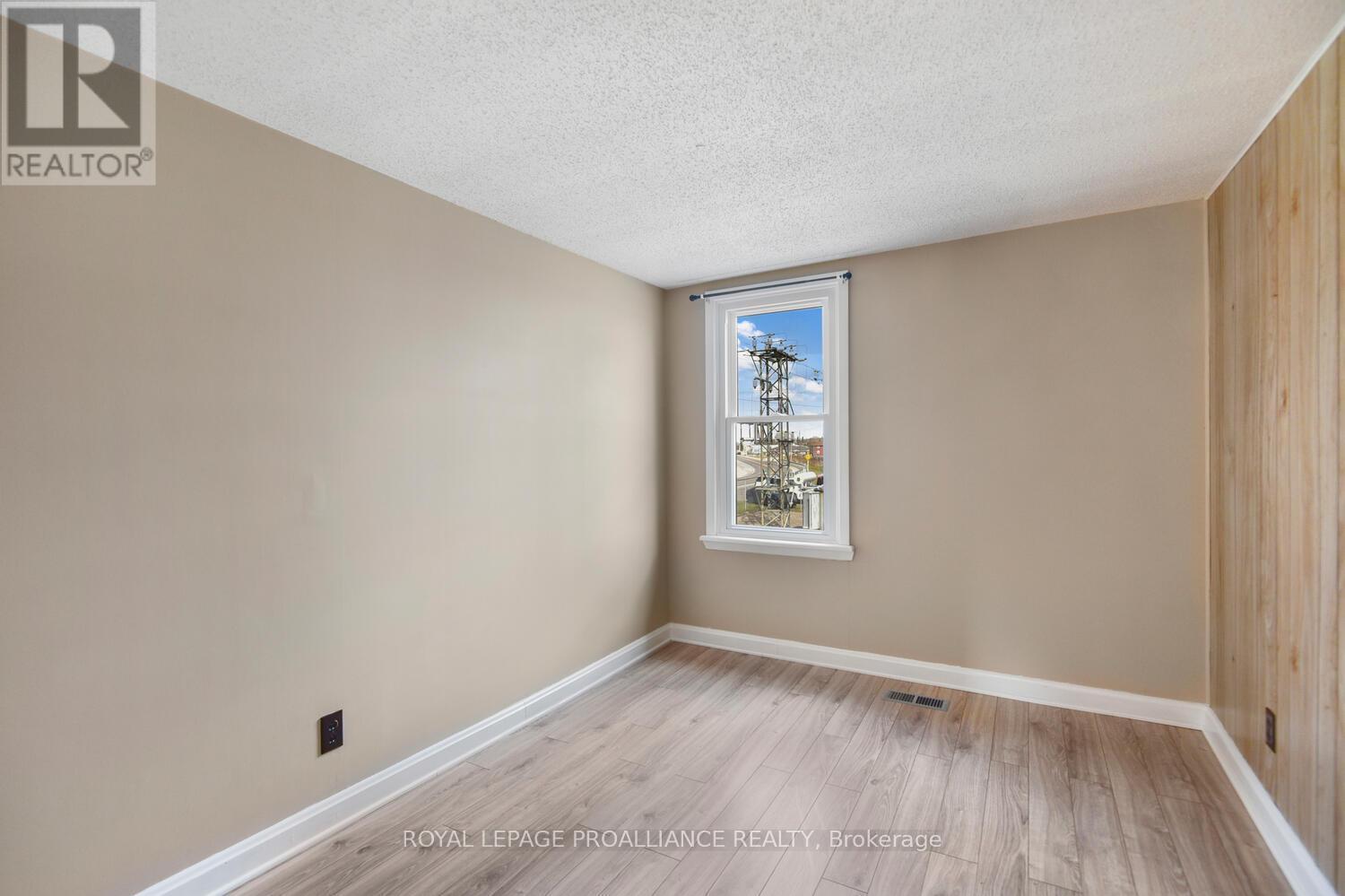 












719 COUNTY ROAD 2 ROAD

,
Edwardsburgh/Cardinal,




Ontario
K0E1E0

