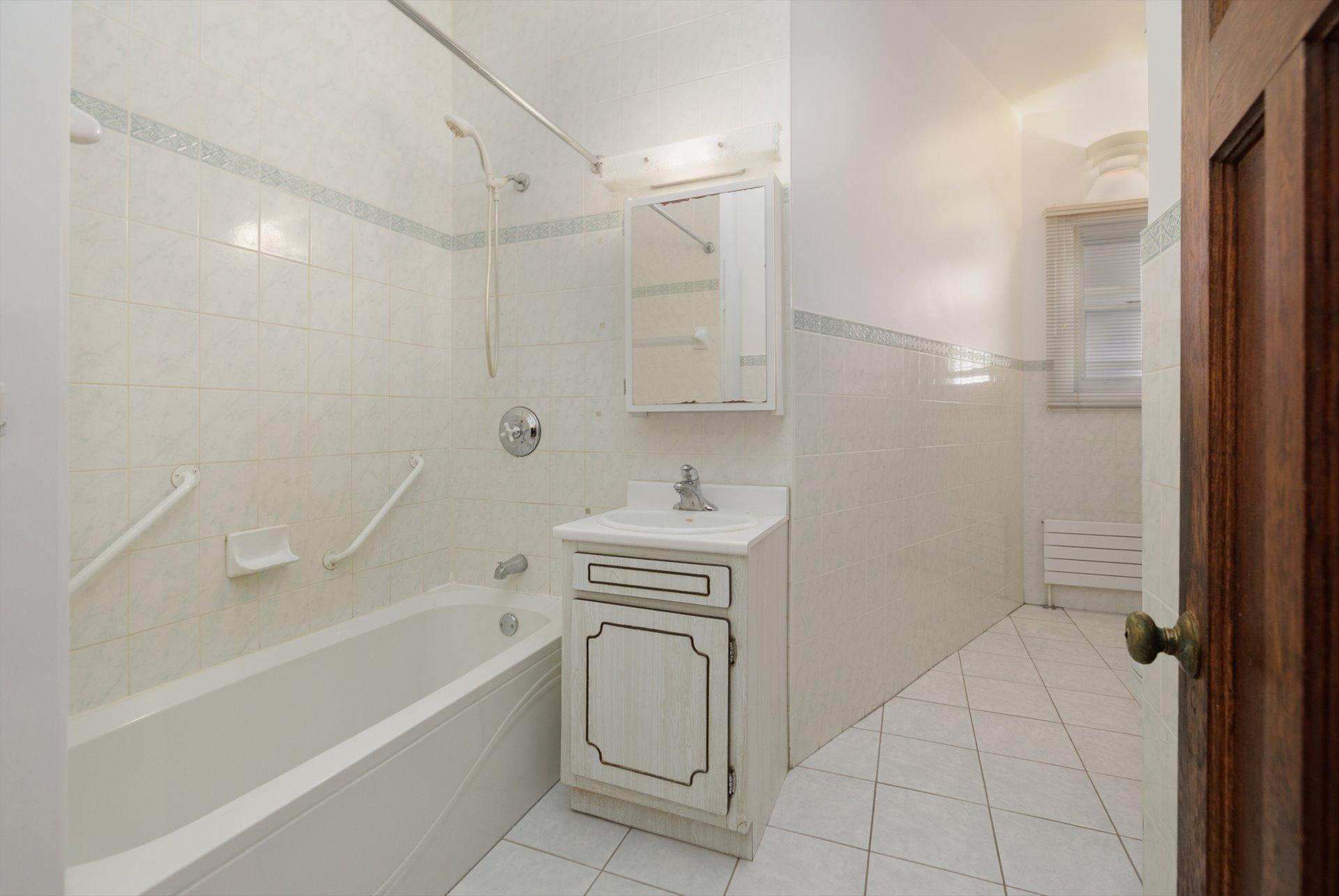 









2255

 - 2257


Av. Harvard

,
Montréal (Côte-des-Neiges/Notre-Dame-de-Grâce),




QC
H4A2W1

