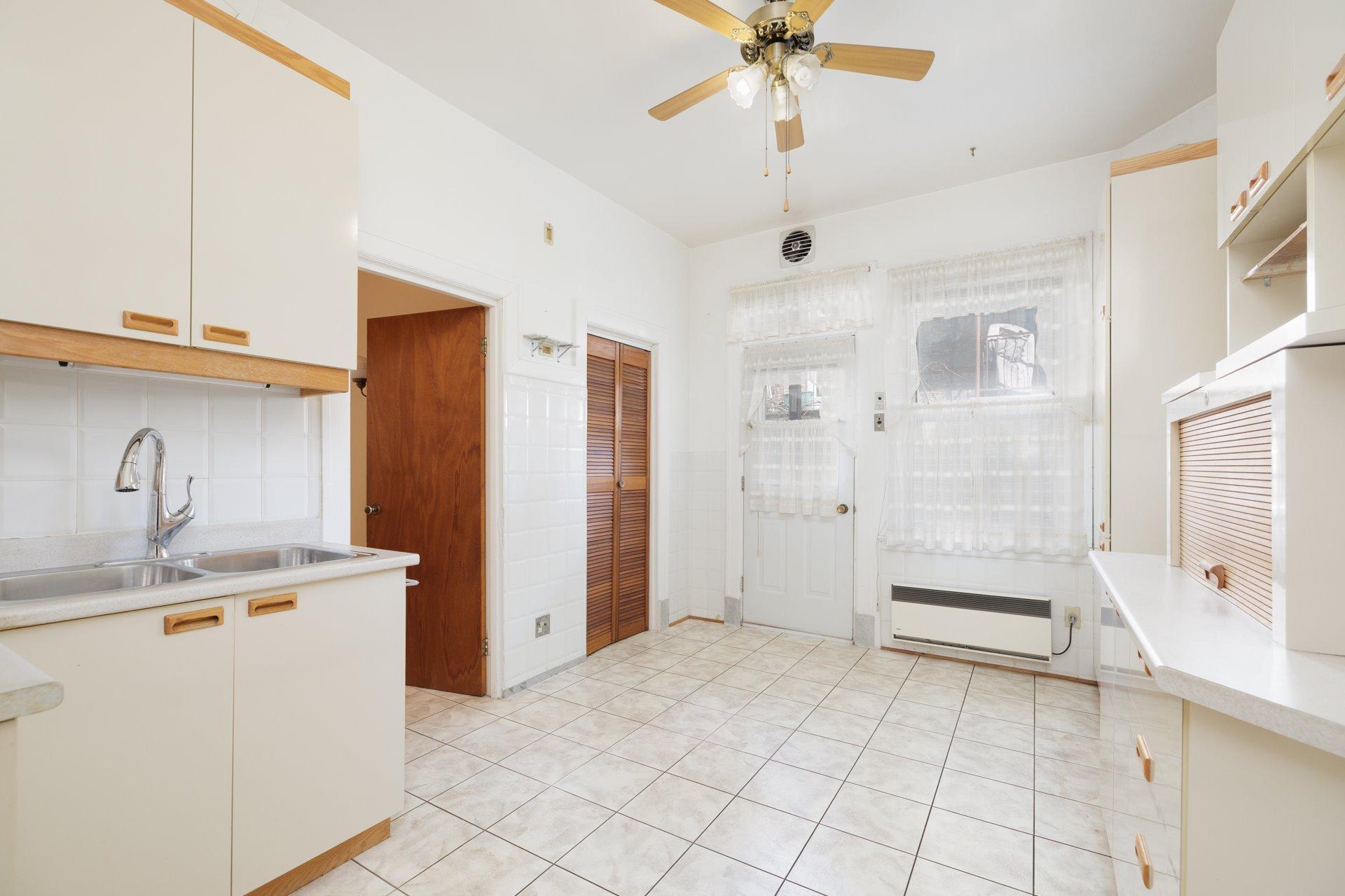 









2255

 - 2257


Av. Harvard

,
Montréal (Côte-des-Neiges/Notre-Dame-de-Grâce),




QC
H4A2W1

