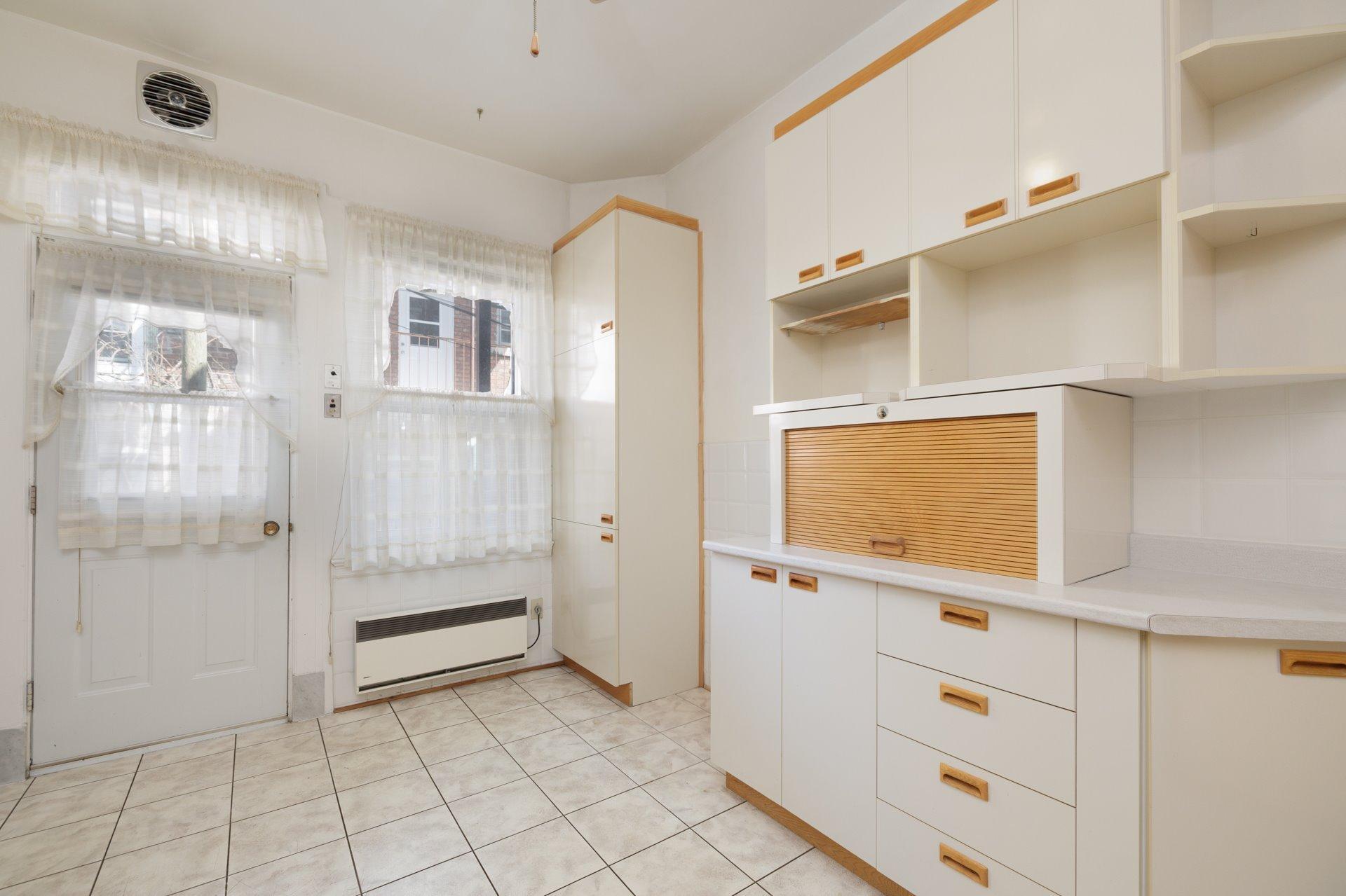 









2255

 - 2257


Av. Harvard

,
Montréal (Côte-des-Neiges/Notre-Dame-de-Grâce),




QC
H4A2W1

