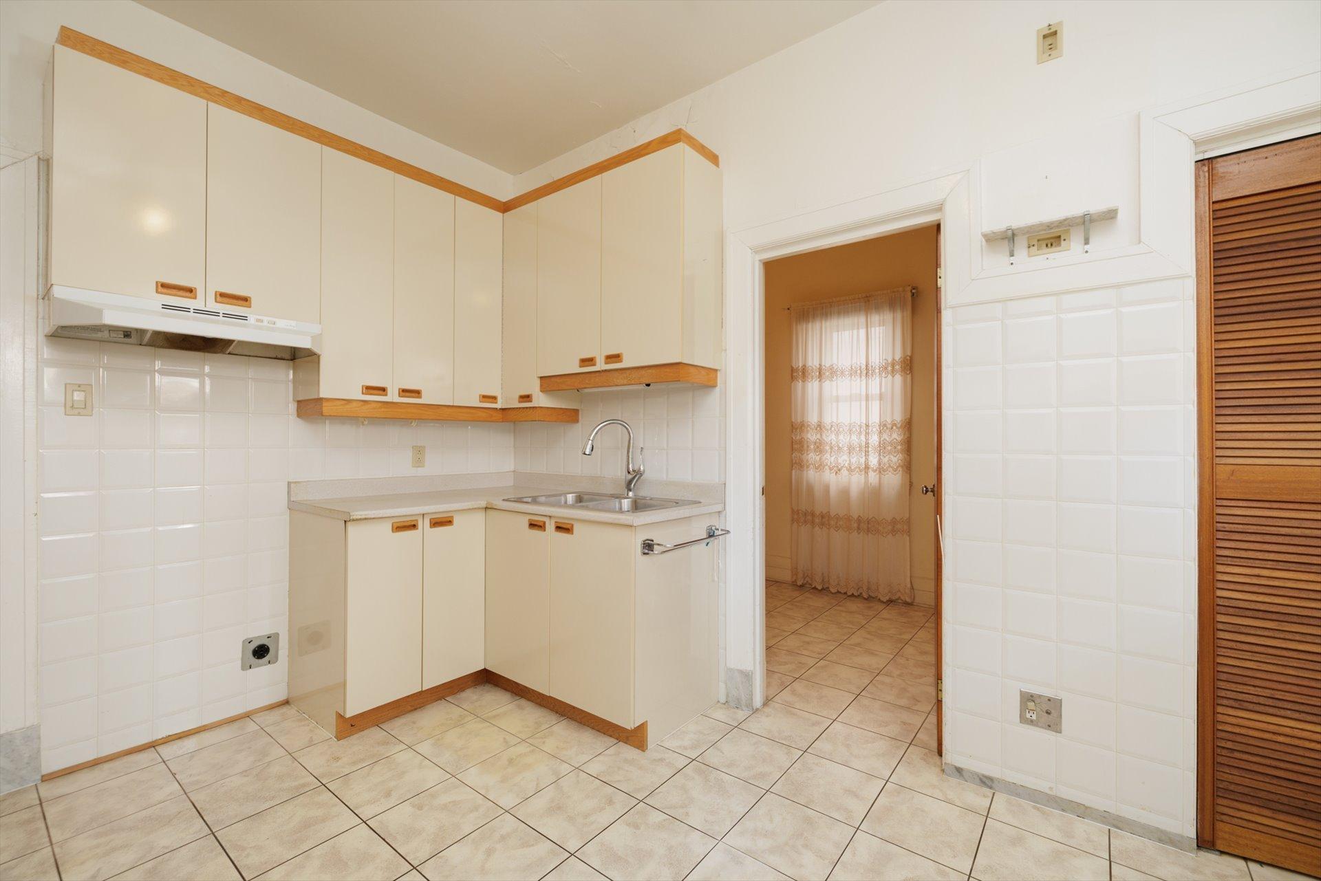 









2255

 - 2257


Av. Harvard

,
Montréal (Côte-des-Neiges/Notre-Dame-de-Grâce),




QC
H4A2W1

