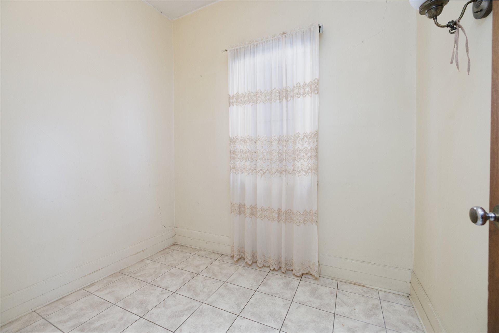 









2255

 - 2257


Av. Harvard

,
Montréal (Côte-des-Neiges/Notre-Dame-de-Grâce),




QC
H4A2W1

