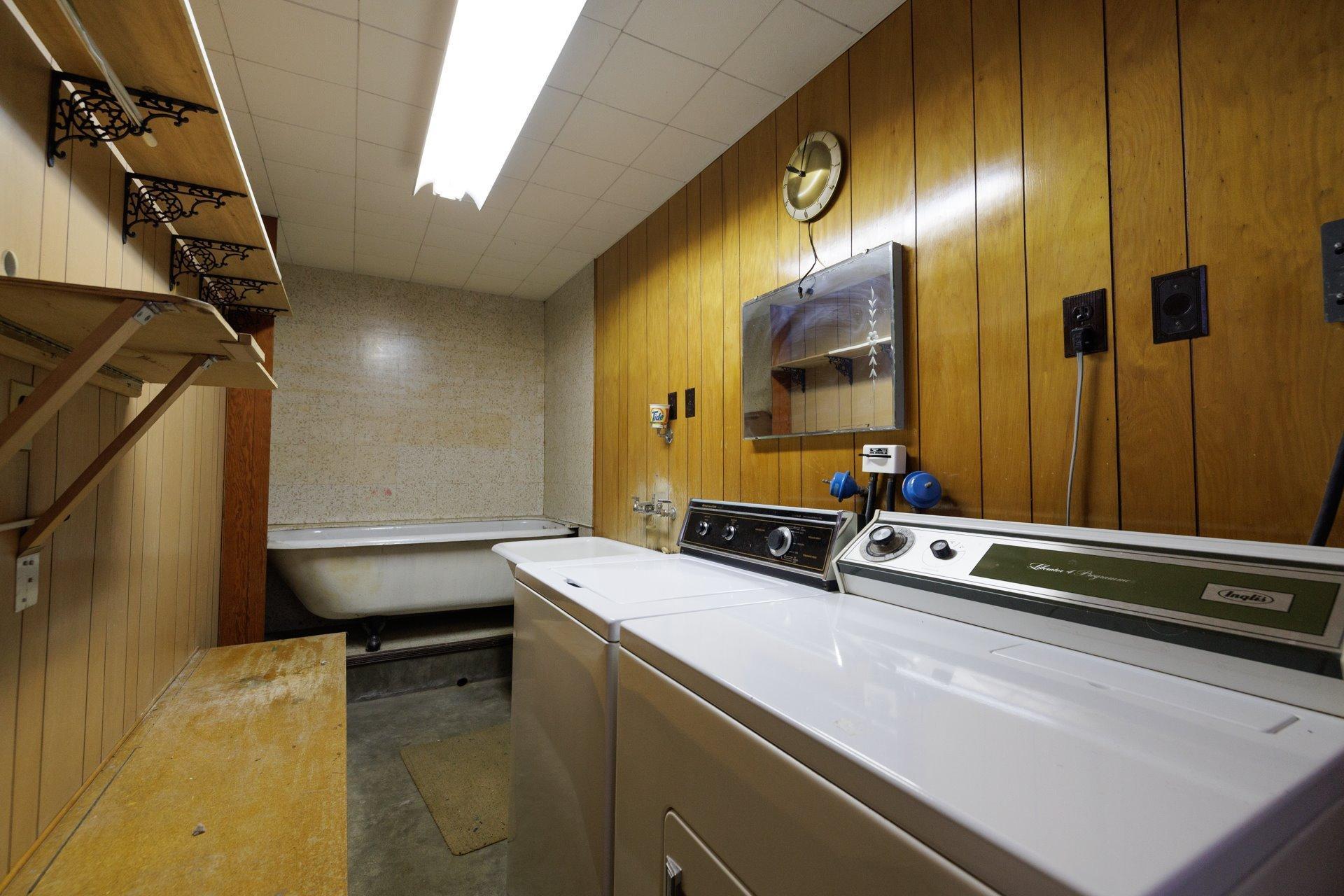 









2255

 - 2257


Av. Harvard

,
Montréal (Côte-des-Neiges/Notre-Dame-de-Grâce),




QC
H4A2W1

