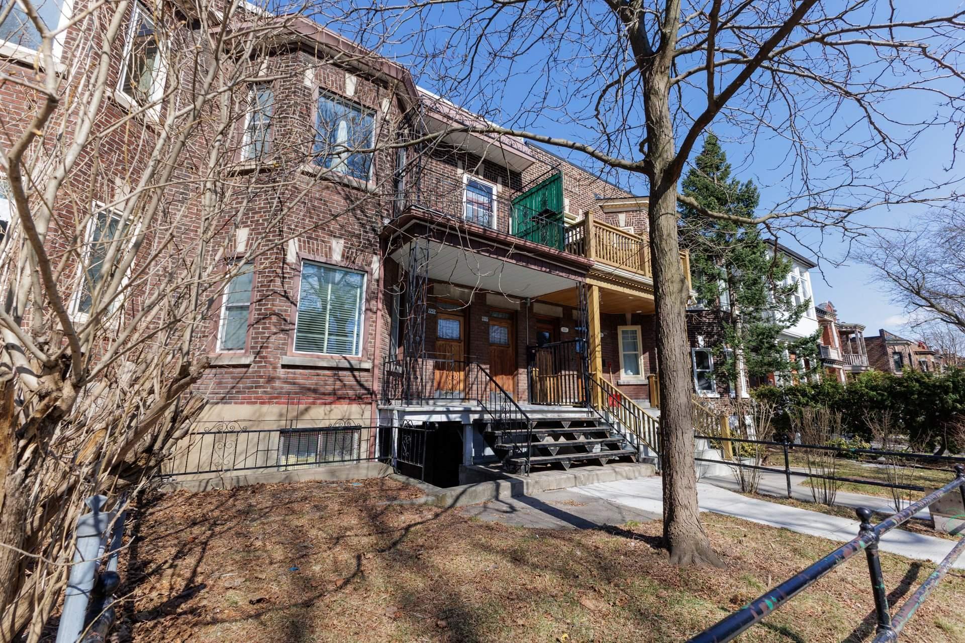 









2255

 - 2257


Av. Harvard

,
Montréal (Côte-des-Neiges/Notre-Dame-de-Grâce),




QC
H4A2W1

