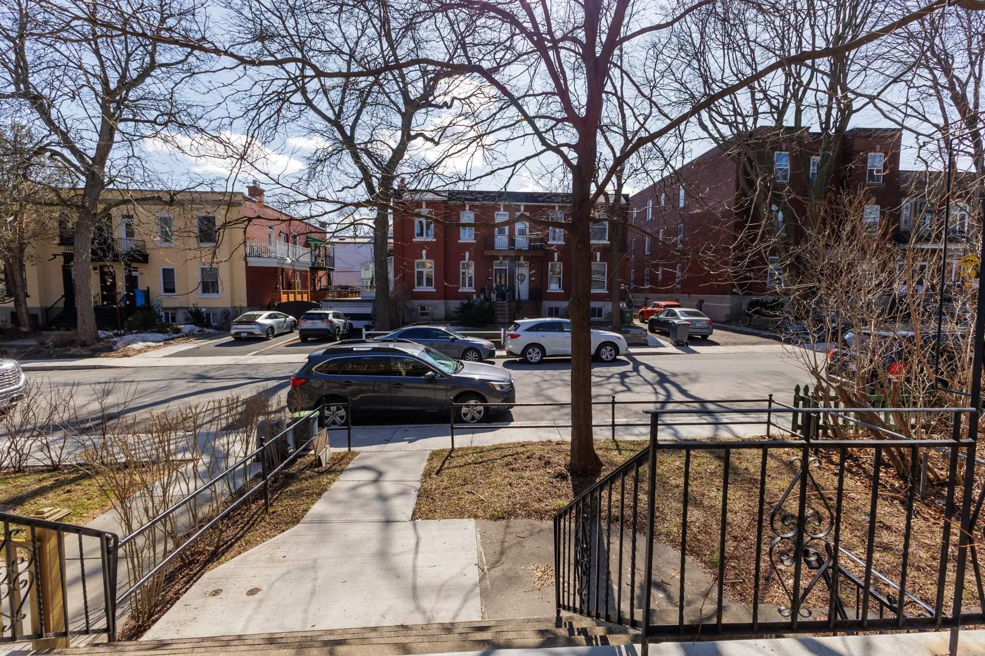 









2255

 - 2257


Av. Harvard

,
Montréal (Côte-des-Neiges/Notre-Dame-de-Grâce),




QC
H4A2W1

