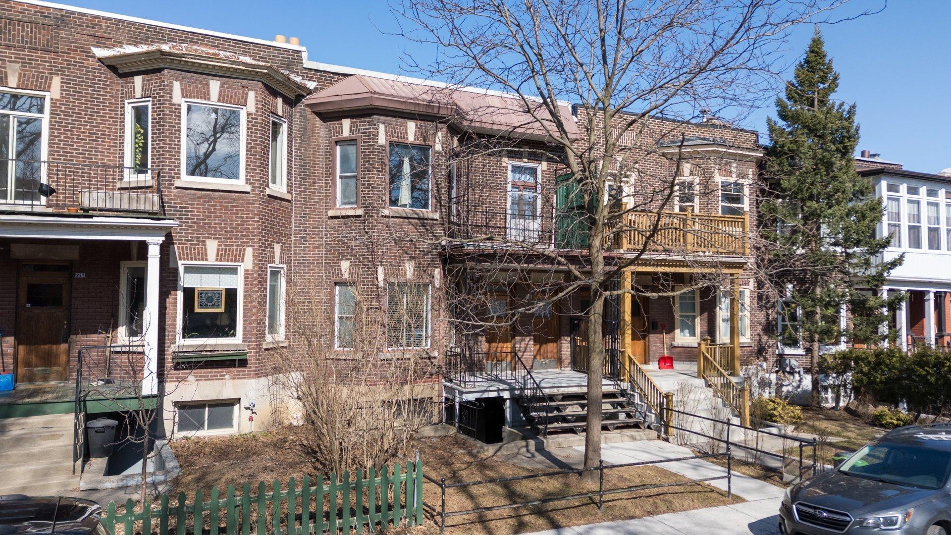 









2255

 - 2257


Av. Harvard

,
Montréal (Côte-des-Neiges/Notre-Dame-de-Grâce),




QC
H4A2W1

