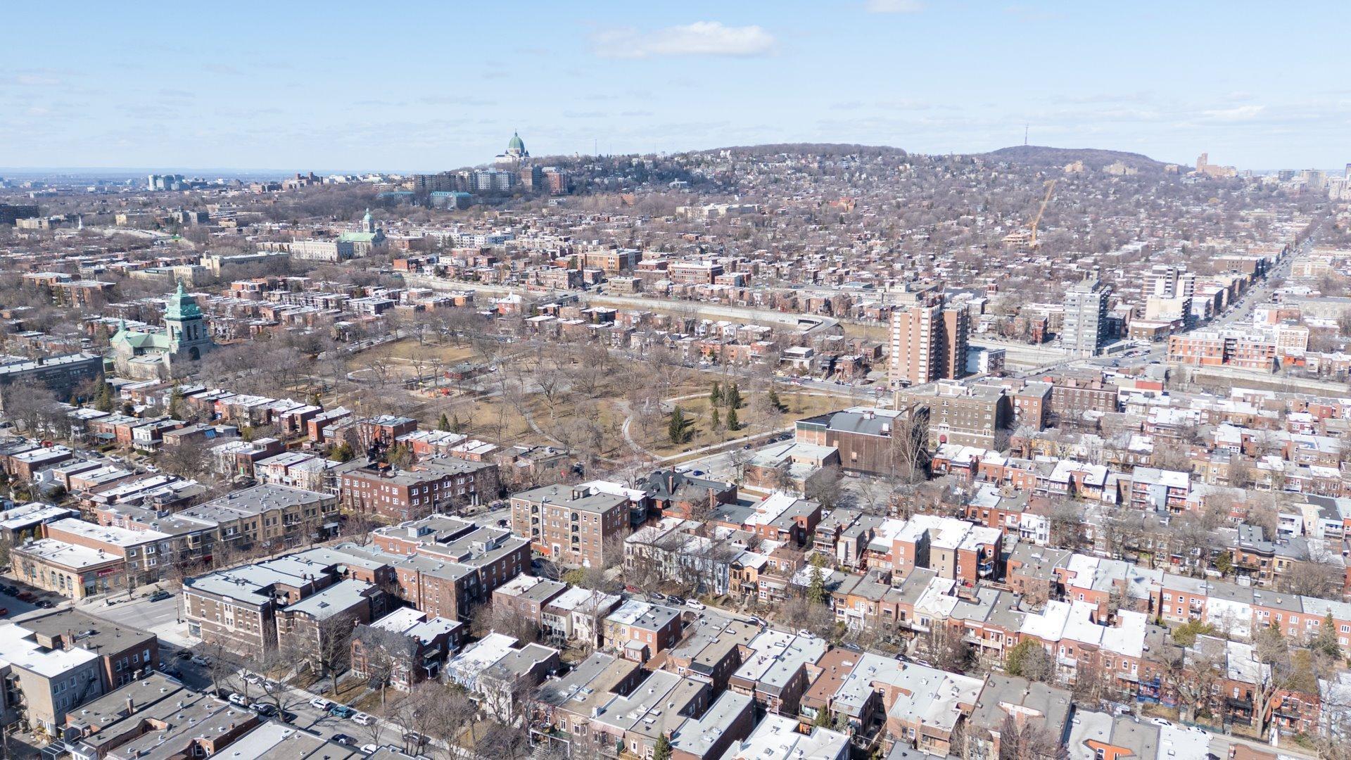 









2255

 - 2257


Av. Harvard

,
Montréal (Côte-des-Neiges/Notre-Dame-de-Grâce),




QC
H4A2W1

