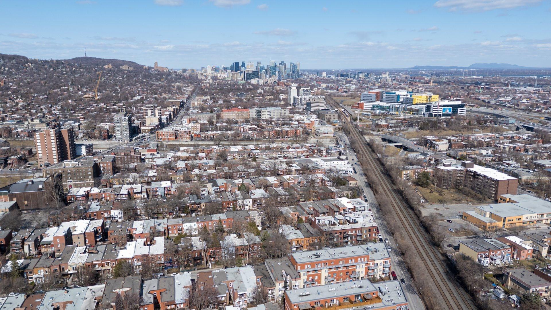 









2255

 - 2257


Av. Harvard

,
Montréal (Côte-des-Neiges/Notre-Dame-de-Grâce),




QC
H4A2W1

