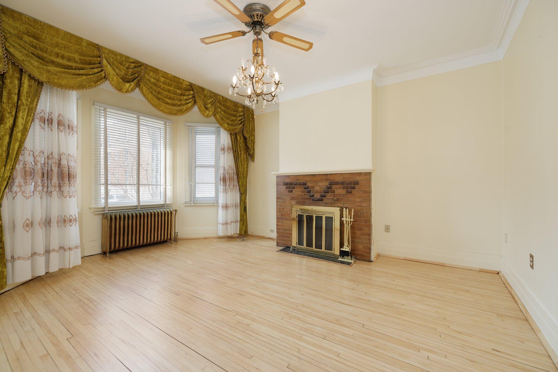 









2255

 - 2257


Av. Harvard

,
Montréal (Côte-des-Neiges/Notre-Dame-de-Grâce),




QC
H4A2W1

