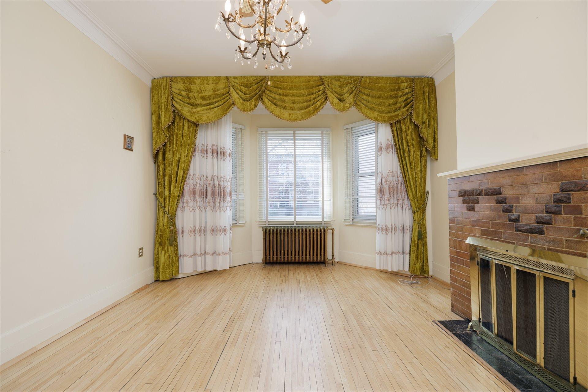 









2255

 - 2257


Av. Harvard

,
Montréal (Côte-des-Neiges/Notre-Dame-de-Grâce),




QC
H4A2W1

