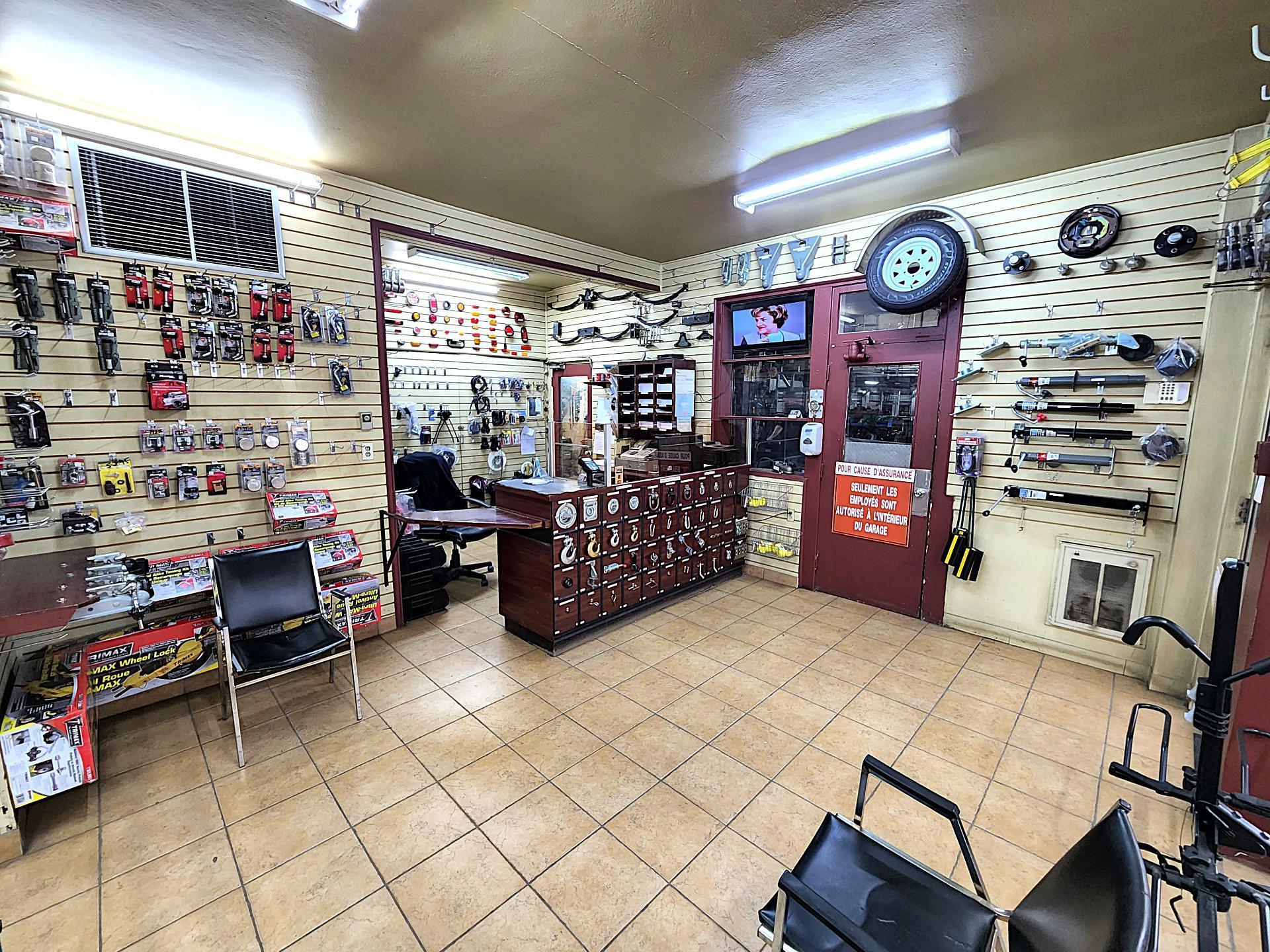 









4973

 - 4975


Boul. des Laurentides

,
Laval (Auteuil),




QC
H7K2J6

