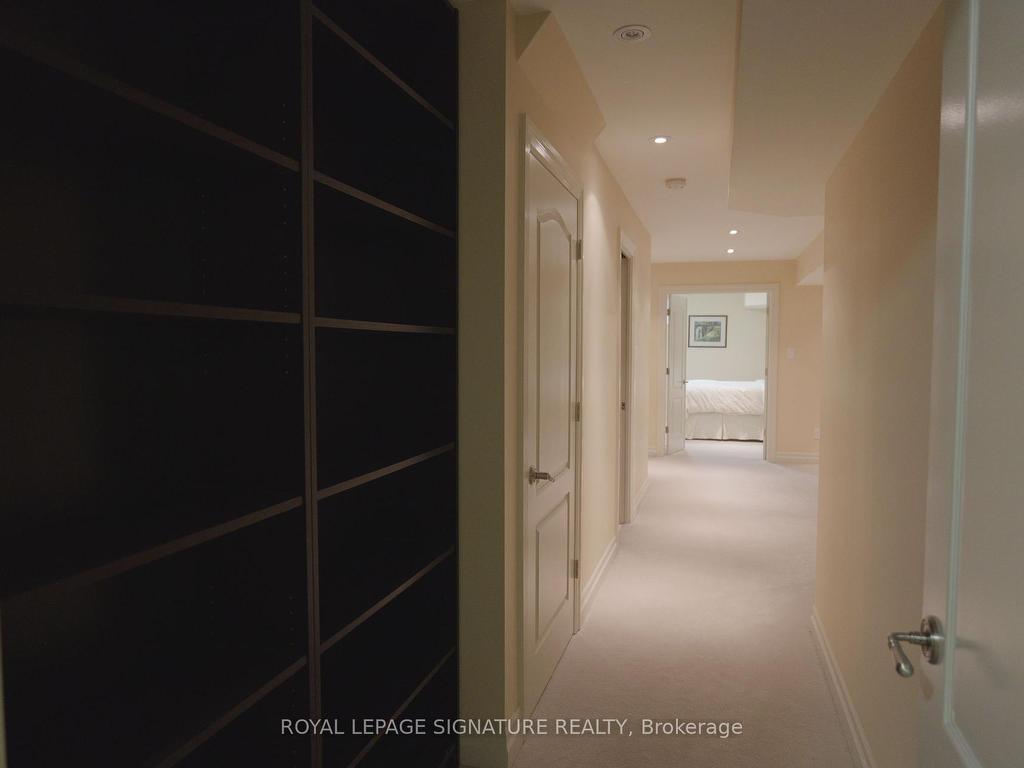 









1915


Broad Hollow

Gate, 103,
Mississauga,




ON
L4L 6A3

